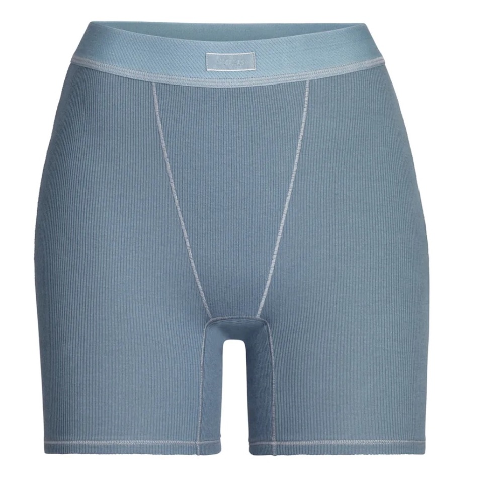 SKIMS boxer shorts. Color Kyanite
